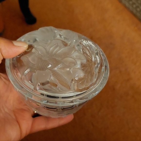 Vintage* 90s Kig Frosted Lotus Cut Glass Candy/Trinket Dish - Picture 7 of 7